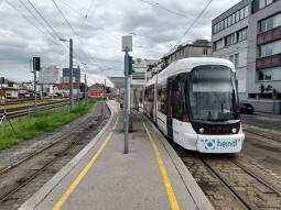 The platform for terminating trams on the right, the platform for ascending P�stlingbergbahn services on the left