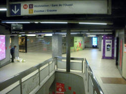 Accesses to the metro platforms � westbound in the foreground, eastbound in the background � coming from the tram