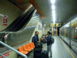 One of the northbound underground tram platforms (the other is on the other side of the same track). There is another northbound tram platform on the surface, served by different lines
