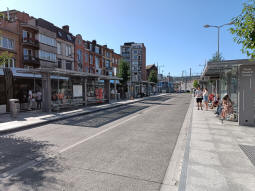 From left to right: northbound trams, northbound buses, southbound buses. Southbound trams just off to the right