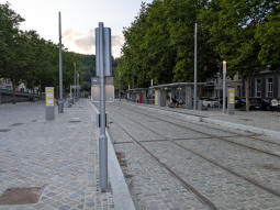 The platforms. On the right, southwest-bound trams. The left platform is only used on Sundays when northeast-bound trams don't go via La Batte and Curtius