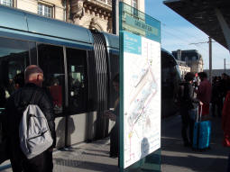 The platform for trams to Villenave Pyr�n�es