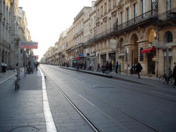 The platforms from the side for trams to Berges de la Garonne