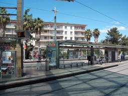 From the platform for trams via Louis Blanc, the other three platforms can be seen, the nearest for trams from Louis Blanc, and behind that the platforms for trams to and from Jacou