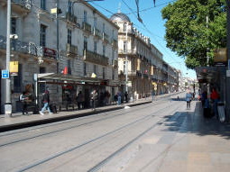 The platforms for trams to and from Observatoire, from by the platform for trams to there