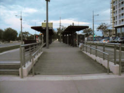The island platform with the left side for trams to Juvignac