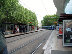 The platforms from the side for trams via Rives du Lez