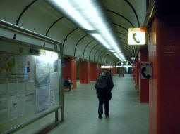 Looking along between the platforms for trams to Schlo� Str�nkede, H�ntrop Kirche and Gelsenkirchen