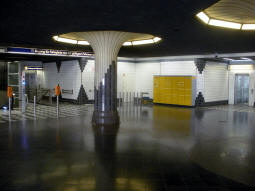 The northern concourse, with lift, escalators and stairs to the platforms on the left, and a lift to the street on the right