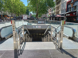 Severinstor entrance, leading to the north- and southbound platforms