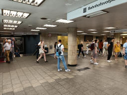 Eastern concourse, with access to the eastbound platform on the left