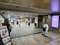 Eastern concourse coming from the Hauptbahnhof entrance