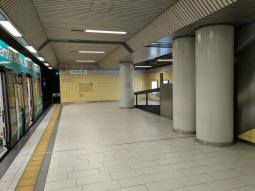 Looking towards the exit from the northbound platform
