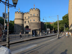 Westbound platform, and Cologne's western medieval gate
