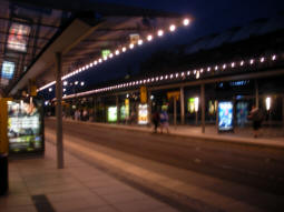 The platforms for lines 7 and 10 at night
