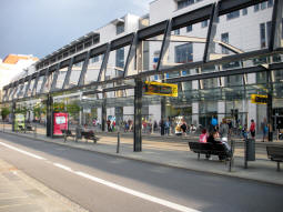 The platforms for lines 1, 2 and 4 from the westbound side