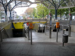 Escalators and stairs down to the platforms from the surface concourse at the eastern end