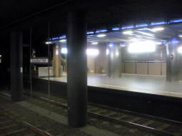 The eastbound stadtbahn island platform from the westbound