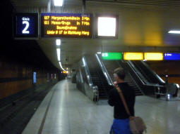 The island platform for stadtbahn trams, on the side for southbound (other side for northbound)