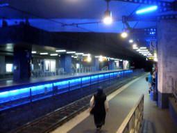 Looking across to the northbound platforms (the one for stadtbahn services nearest) from by the southbound non-stadtbahn platform