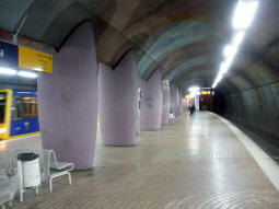 The island platform on the side for trams to Messe West-S�d/Gruga