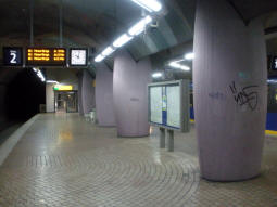 The island platform on the side for trams to Messe West-S�d/Gruga