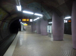 The island platform on the side for trams to Buerer Stra�e