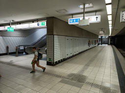 Northern exits from the northbound arrival (and southbound, off to the left) platform: left to exit, right to east- and westbound platforms
