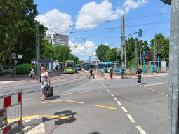 Platforms (from left to right: tram departure, tram arrival, then stadtbahn departures)