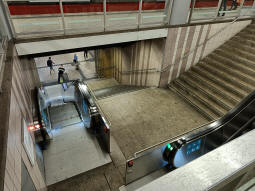 Looking down to the westbound platforms from the southbound island platform