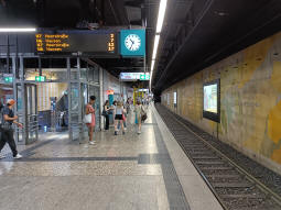Westbound stadtbahn platform
