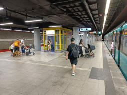 Southbound stadtbahn island platform