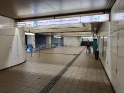 Entering the western concourse of the stadtbahn station