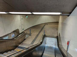 Entering the western-most entrance to the stadtbahn station