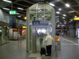 The lift to the island platform from the railway station concourse