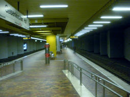 Approaching the island platform from one of the entrances. The right-hand side is for northbound