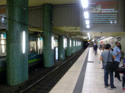 The platform for lines 4, 5, 6 and 11 south-east bound.