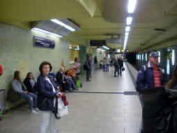 The south-westbound platform (lines 3, 7 and 9)