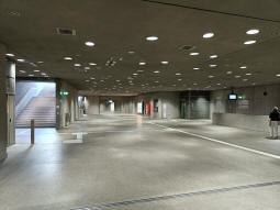 Concourse at the northern end of the southern Pyramide platforms (behind the camera) with access to the other platforms ahead