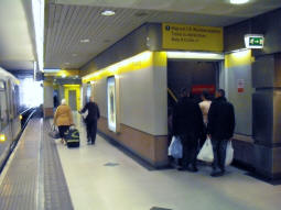 Looking towards London Road exit and the lift and stairs up to the mezzanine level from the platform for trams to Droylsden