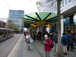 The island platform for trams via Deansgate-Castlefield, taken from the side serving trams that come via Exchange Square