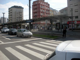 The island platform with the side for trams to Hospital S�o Jo�o nearest