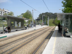 The platforms from the one for trams to Est�dio do Drag�o