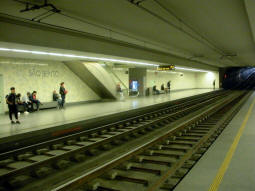 The platform for trams to Hospital S�o Jo�o from the other platform