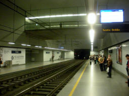 The line D platforms from the southbound side