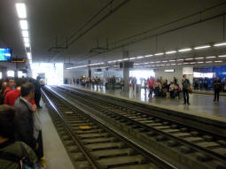 The upper platforms (non-line D) from the north-westbound