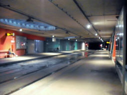 The platforms from the one for trams to Gl�ries