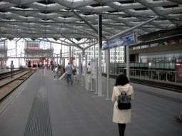 The westbound island platform