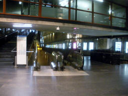 Escalators down to the westbound platform from one of the concourses
