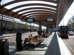 Westbound island platform
